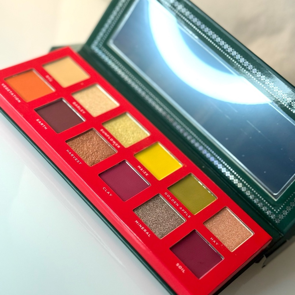 Ace Beaute “Classical Paradise” Eyeshadow Palette NWOB Full Size